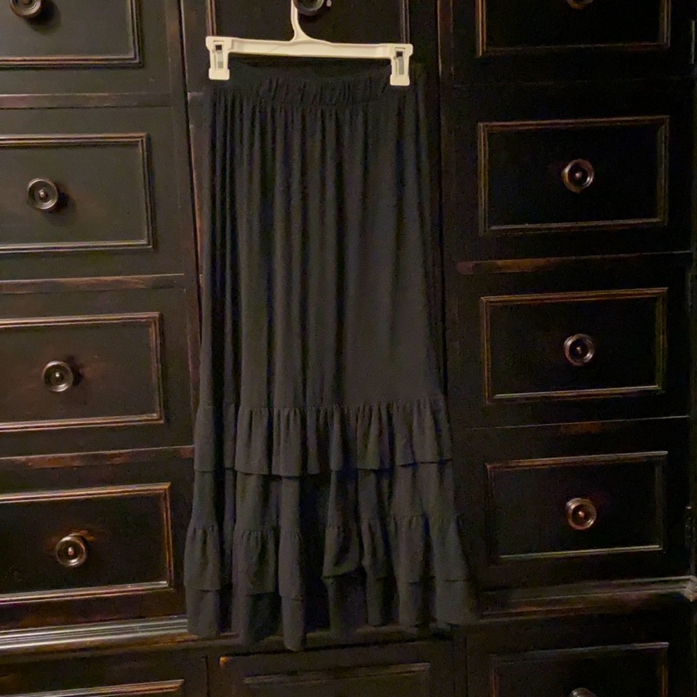 Long black ruffled skirt for girls size large